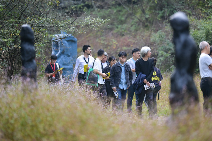 与自然共生 美育赋能乡村振兴:“山前白夜大地艺术展”平江绽放