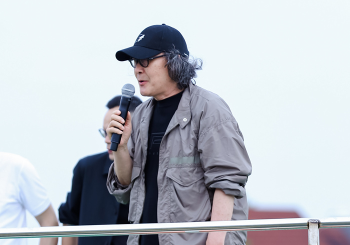 漂浮东钱湖的“夜航船”:徐冰和他的学生们以艺术作品进行“思想接力”