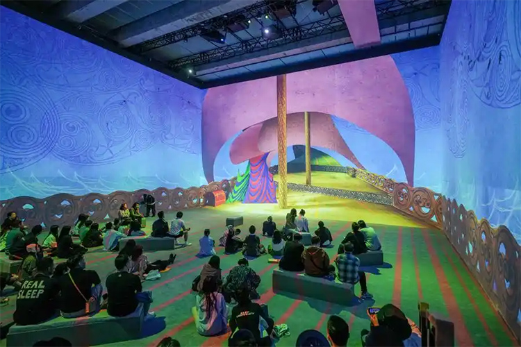 更大,更近:大卫·霍克尼最大规模沉浸式艺术展登陆上海