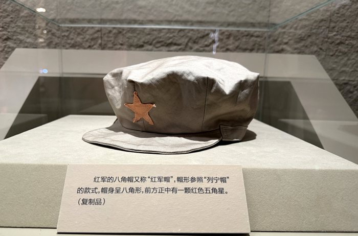 300余件套实物和400余张照片：国博“讲述”国际友人与中国抗战