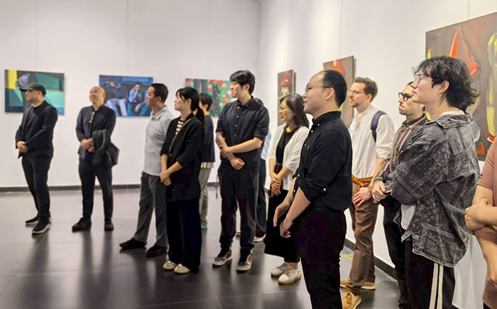 季海洋个展《偷月亮的人》:照见艺术的纯粹与真实