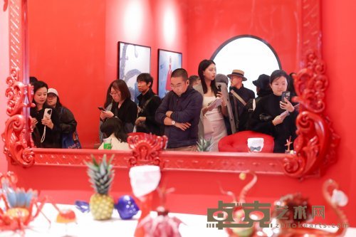 《红色晚宴》：玛丽娜·费德洛娃在上海ART021呈现一场感官与想象的盛宴