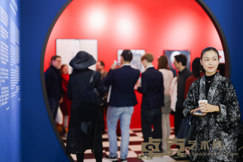 《红色晚宴》：玛丽娜·费德洛娃在上海ART021呈现一场感官与想象的盛宴