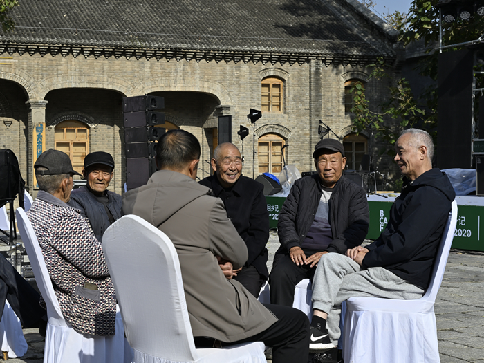 崎岖无退，回乡歌且谣——左靖专访
