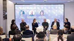 艺术评论的中外差异与发展动向