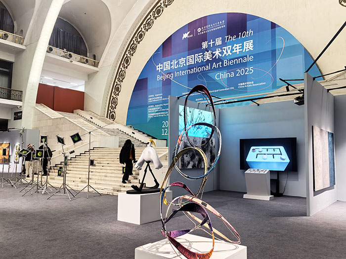 第十届中国北京国际美术双年展开幕 120个国家和地区艺术家同绘“共生”主题