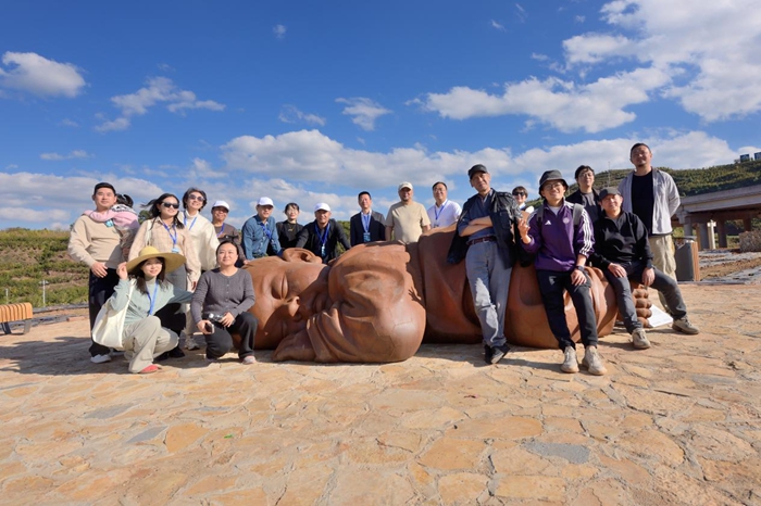 冬日姜州，陌上花开——“2025会东公共艺术季”沉浸式观察