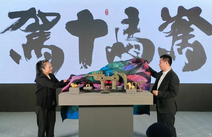 “不宗凡马”韩美林首个马主题艺术展亮相冰城哈尔滨