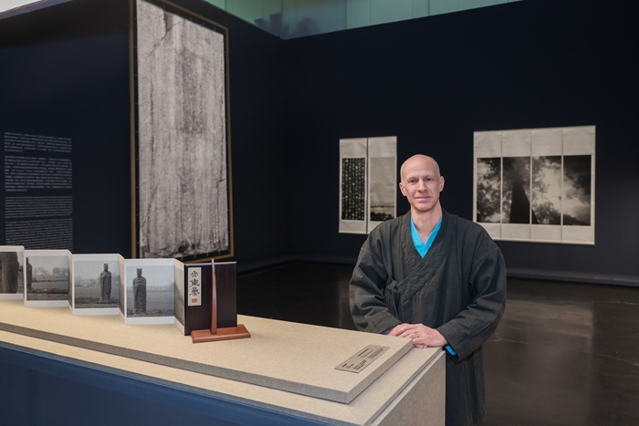 一位美国艺术家，在行走与摄影中探寻山水美学